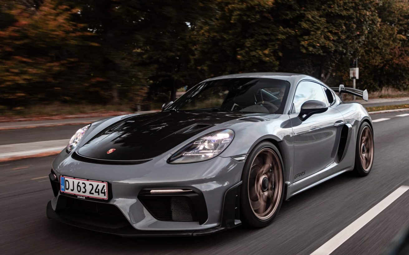Rullende Porsche 718 Cayman GT4 RS