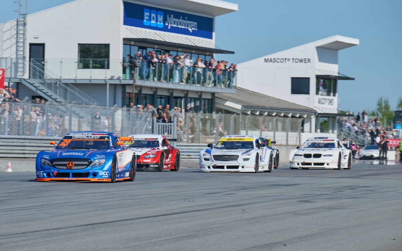25-Super-GT-racere-ruller-i-weekenden-ind-paa-FDM-Jyllandsringen-foto-Stumpphoto.jpg