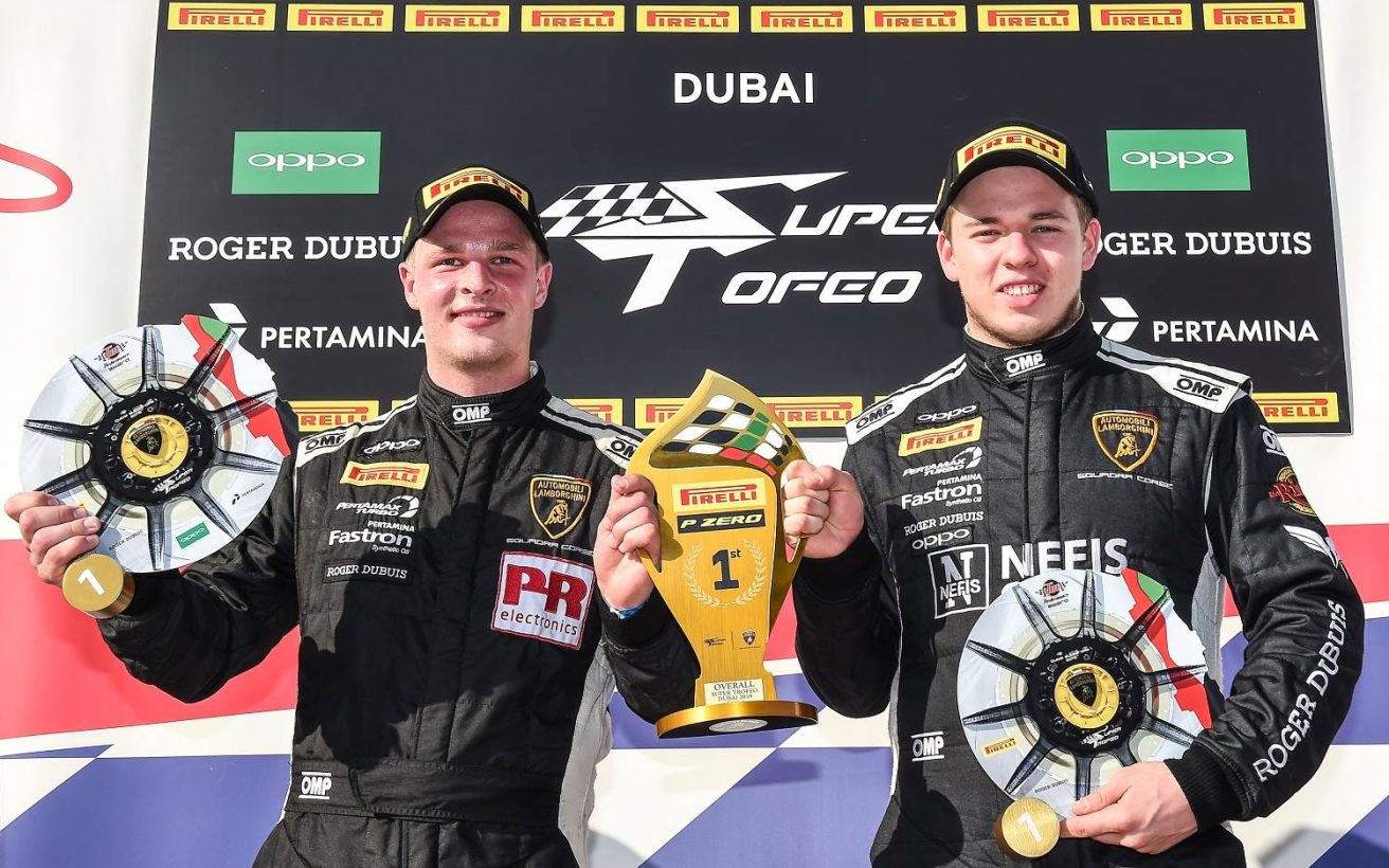 Frederik Schandorff (venstre) og Timur Boguslavskiy løb med de største pokaler i Dubai. Foto: Lamborghini Super Trofeo