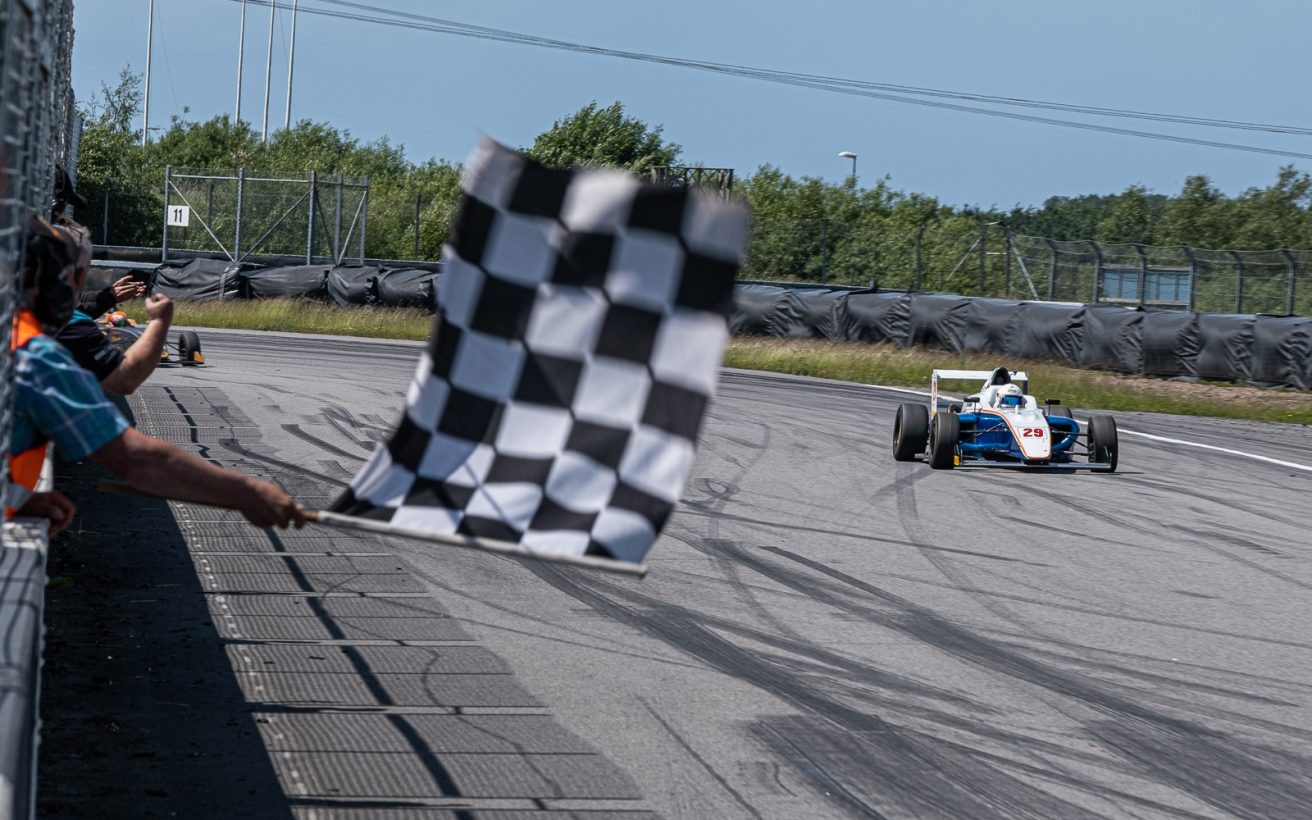 Mika Abrahams fik en flot start på sin Formel 4-sæson. Kan han fortsætte på Jyllandsringen?