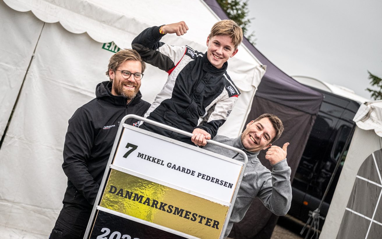 7fb8e3fe-a18c-7425-1bcb-ba1a9fd63b84