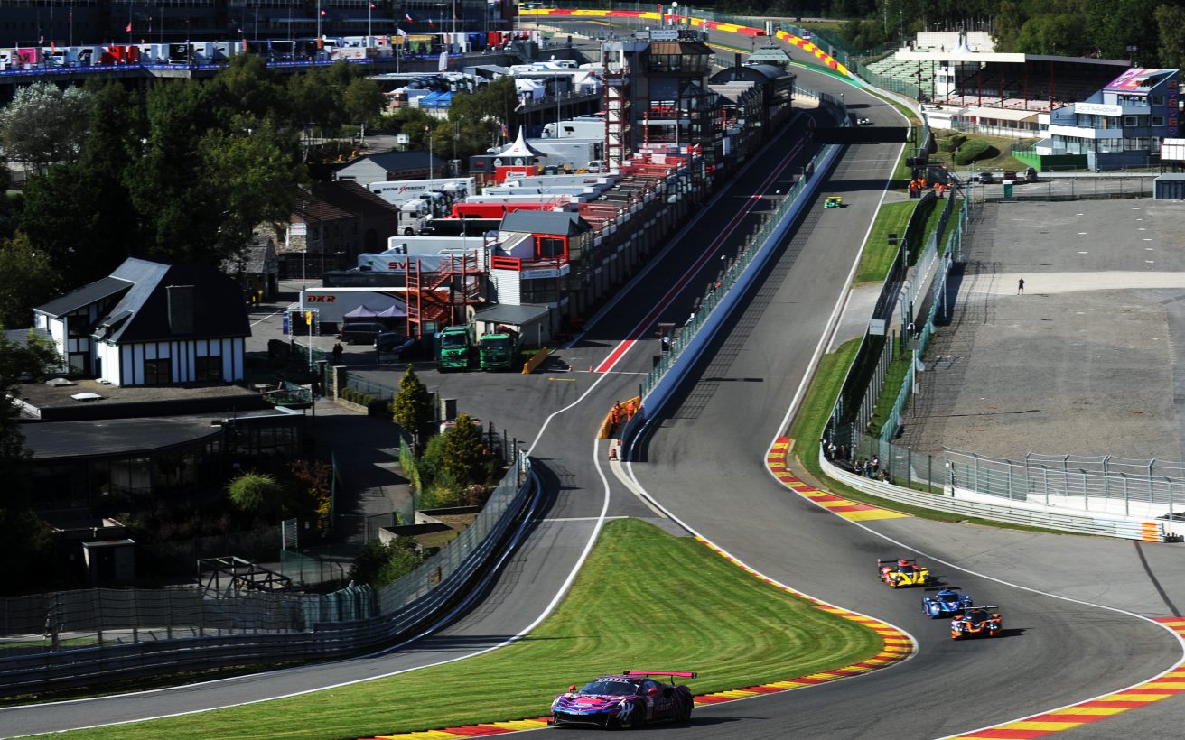 #83 Ferrari F488 GTE / KESSEL RACING / Manuela Gostner / Rahel Frey / Michelle Gatting