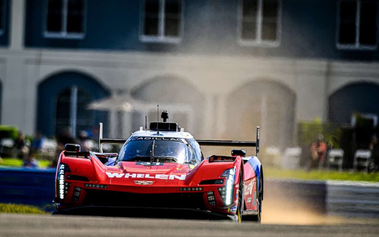 #31: Cadillac Whelen, Cadillac V-Series.R, GTP: Jack Aitken, Earl Bamber, Frederik Vesti. Foto: IMSA/Brandon Badraoui