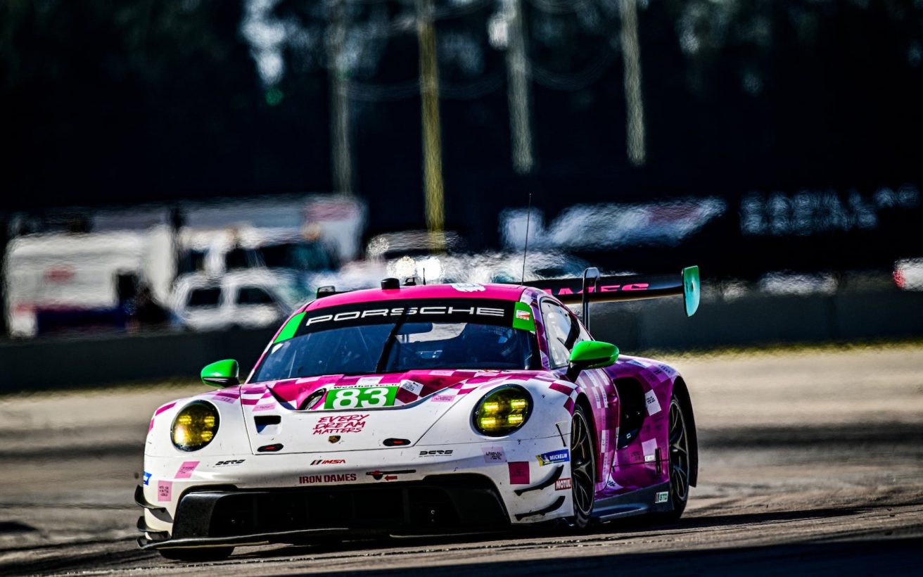 #83: Iron Dames, Porsche 911 GT3 R (992), GTD: Sarah Bovy, Rahel Frey, Michelle Gatting. Foto: IMSA/Brandon Badraoui