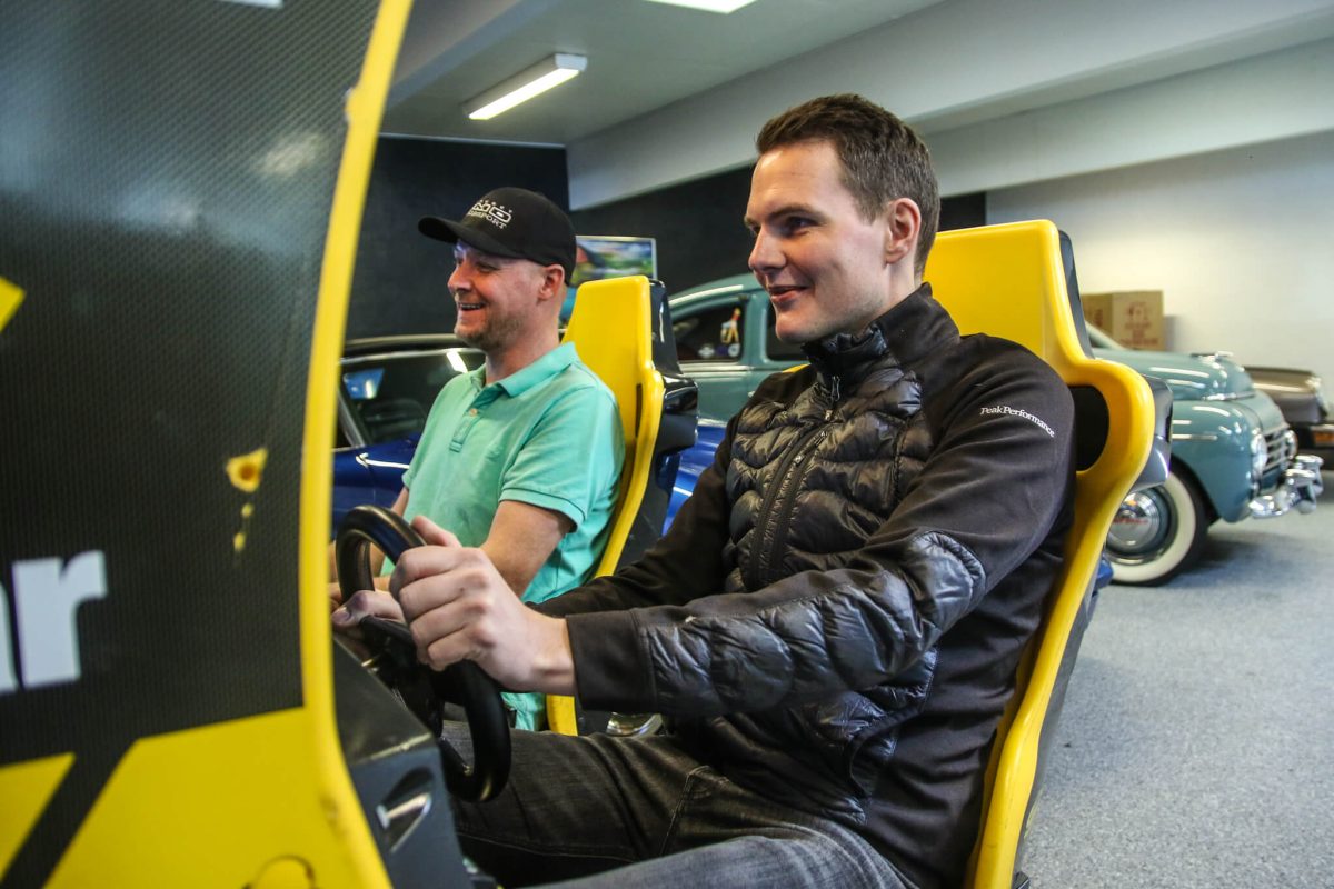 Mens mange andre er hoppet i en dyr simulator for at holde formen på plads, så står der SEGA Touring Cars på programmet hos CMD Motorsport. Duoen leger i øvrigt med ideen om at tage arkadespillet med ud på banerne i år...