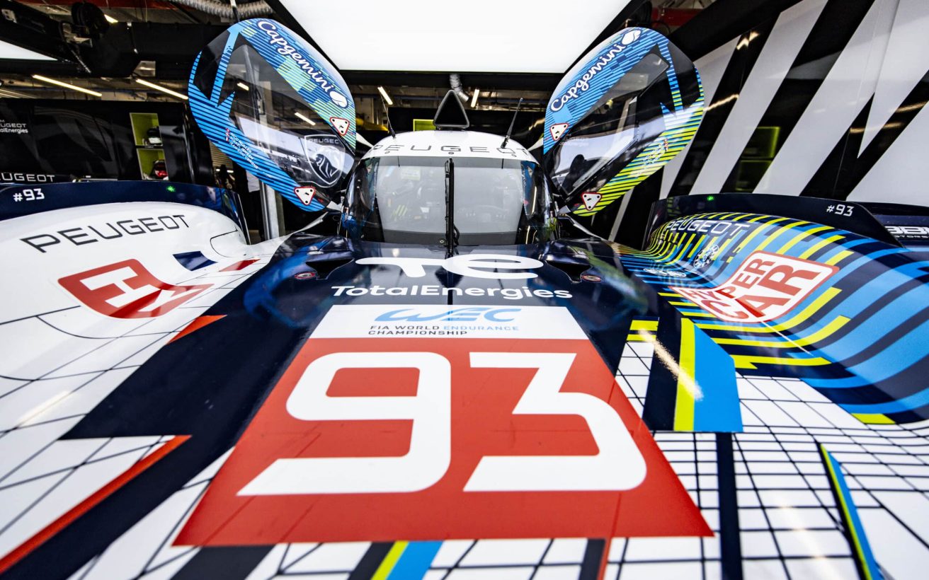 93 JENSEN Mikkel (dnk), MULLER Nico (swi), VERGNE Jean-Eric (fra), Peugeot TotalEnergies, Peugeot 9x8 #93, Hypercar, ambiance in the pits during the Qatar Airways Qatar 1812 KM, 1st round of the 2024 FIA World Endurance Championship, from February 29 to March 02, 2024 on the Losail International Circuit in Lusail, Qatar - Photo Julien Delfosse / DPPI
