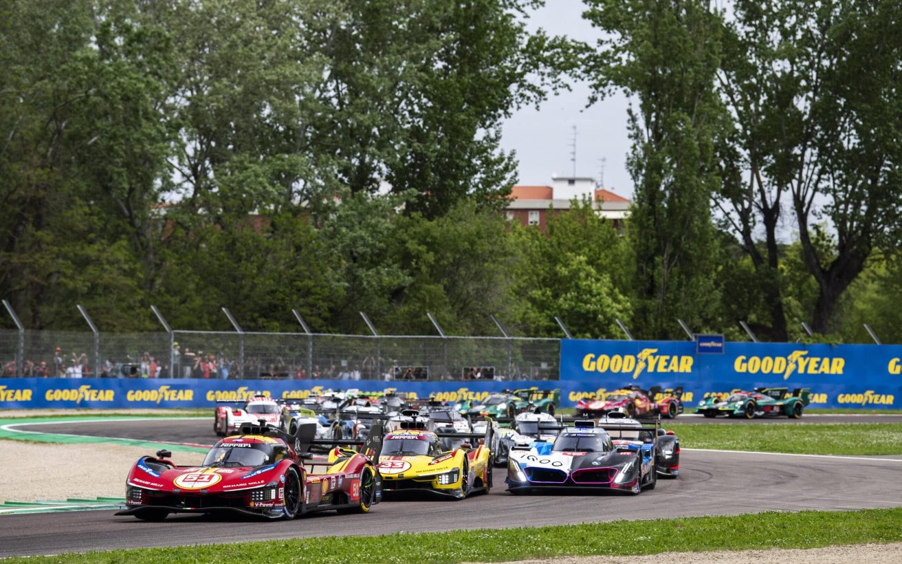 start of the race, depart, during the 6 Hours of Imola 2025, 2nd round of the 2025 FIA World Endurance Championship, from April 18 to 20, 2025 on the Autodromo Internazionale Enzo e Dino Ferrari in Imola, Italy - Photo Fabrizio Boldoni / DPPI