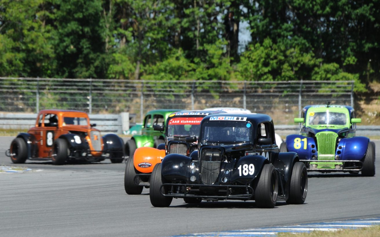 Deltagerne-i-OK-Mobil-1-Legend-Car-Cuppen-har-ikke-tid-til-foto-Morten-Alstrup.JPG
