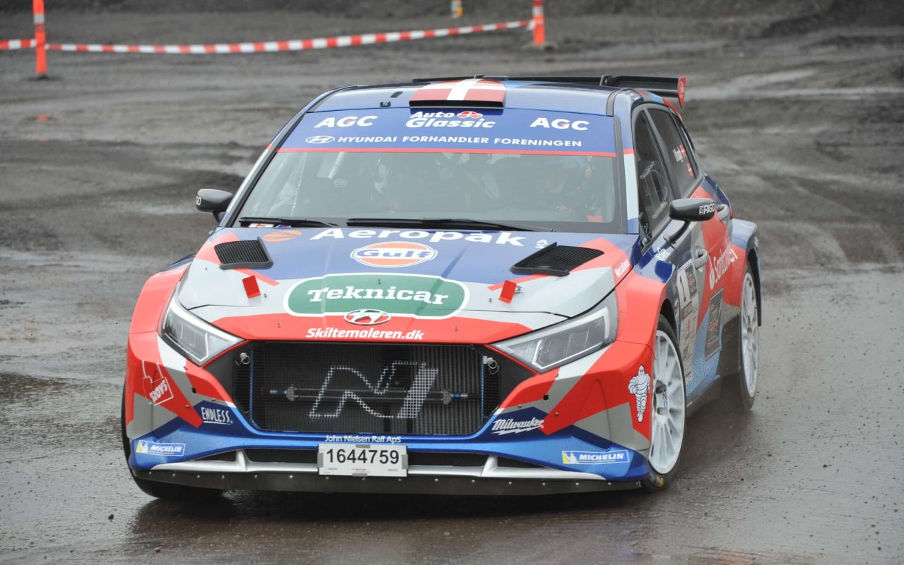 Den-hurtige-Hyundai-i20N-Rally2-koerer-lige-efter-Ib-Kraghs-oensker.JPG