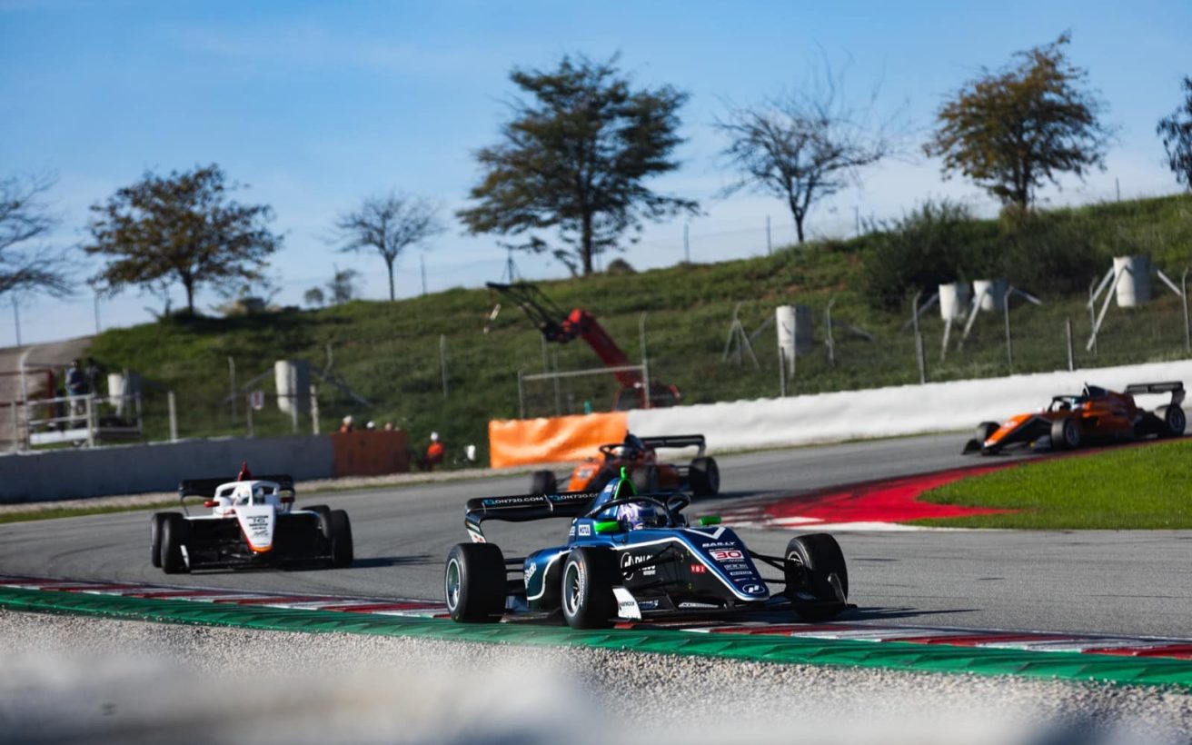 Den-randrusianske-racerkoerer-sikrede-endnu-en-podieplacering-i-aarets-sidste-Eurocup3-loebsweekend-paa-Circuit-de-Barcelona._featured.jpg