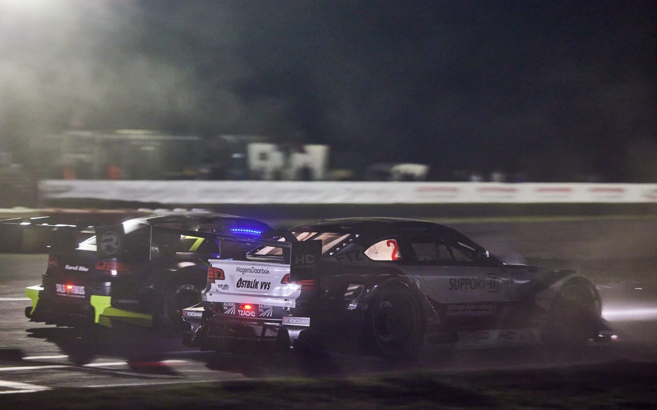 Er-der-plads-eller-ej.-Deltagerne-i-Super-GT-foto-Stumpphoto.jpg