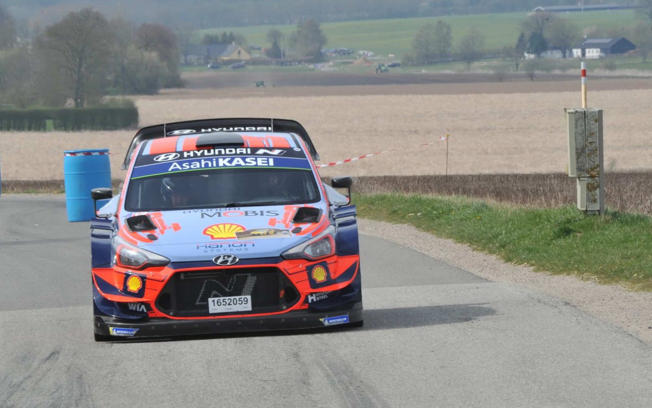 Esben-Hegelund-har-400-hk-til-raadighed-i-sin-Hyundai-i20-Coupe-WRC-ved-au2parts-Rally-Jylland.JPG