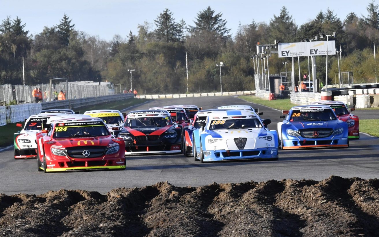 I-aar-taeller-feltet-i-Grand-Prix-Tours-Super-2L-hele-20-biler-foto-Morten-Kimer-Hansen.JPG