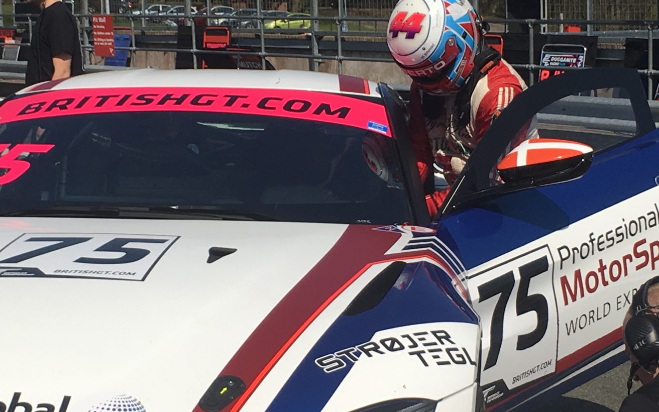 Klar til sæsonstart. Patrik Matthiesen kører i år for Optimum Motorsport i British GT. Foto: PatrikMatthiesen.com
