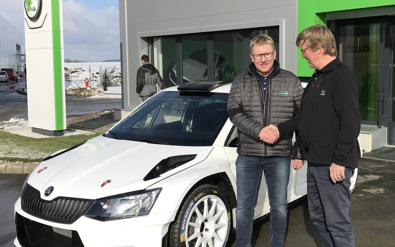 Ib-Kragh-takker-Niels-P-Skak-fra-au2parts-der-er-en-af-de-sponsorer-der-har-gjort-projektet-muligt.