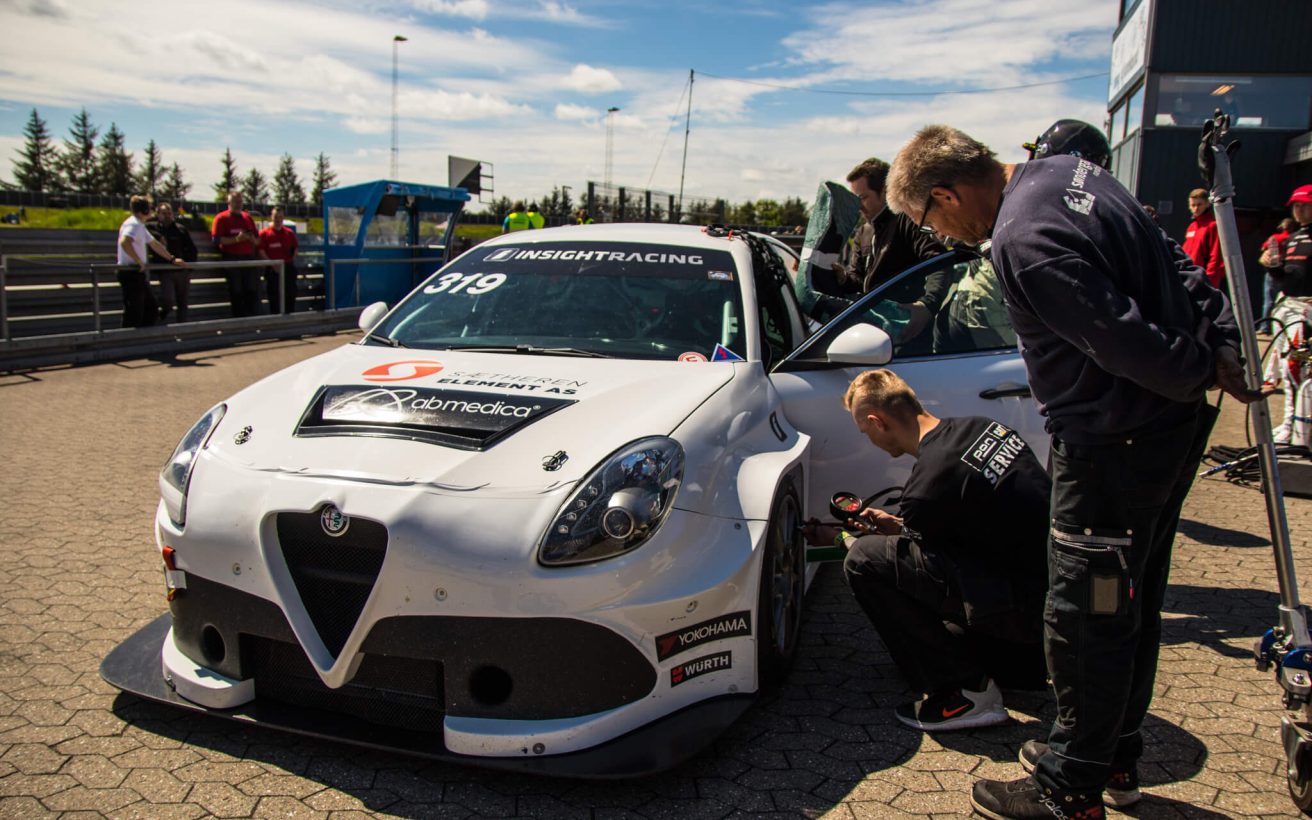 Martin Jensen stiller til start i den Alfa Romeo Giulietta TCR-racer, som Louise Frost normalt kører i den svenske serie. Foto: Niklas Majgaard
