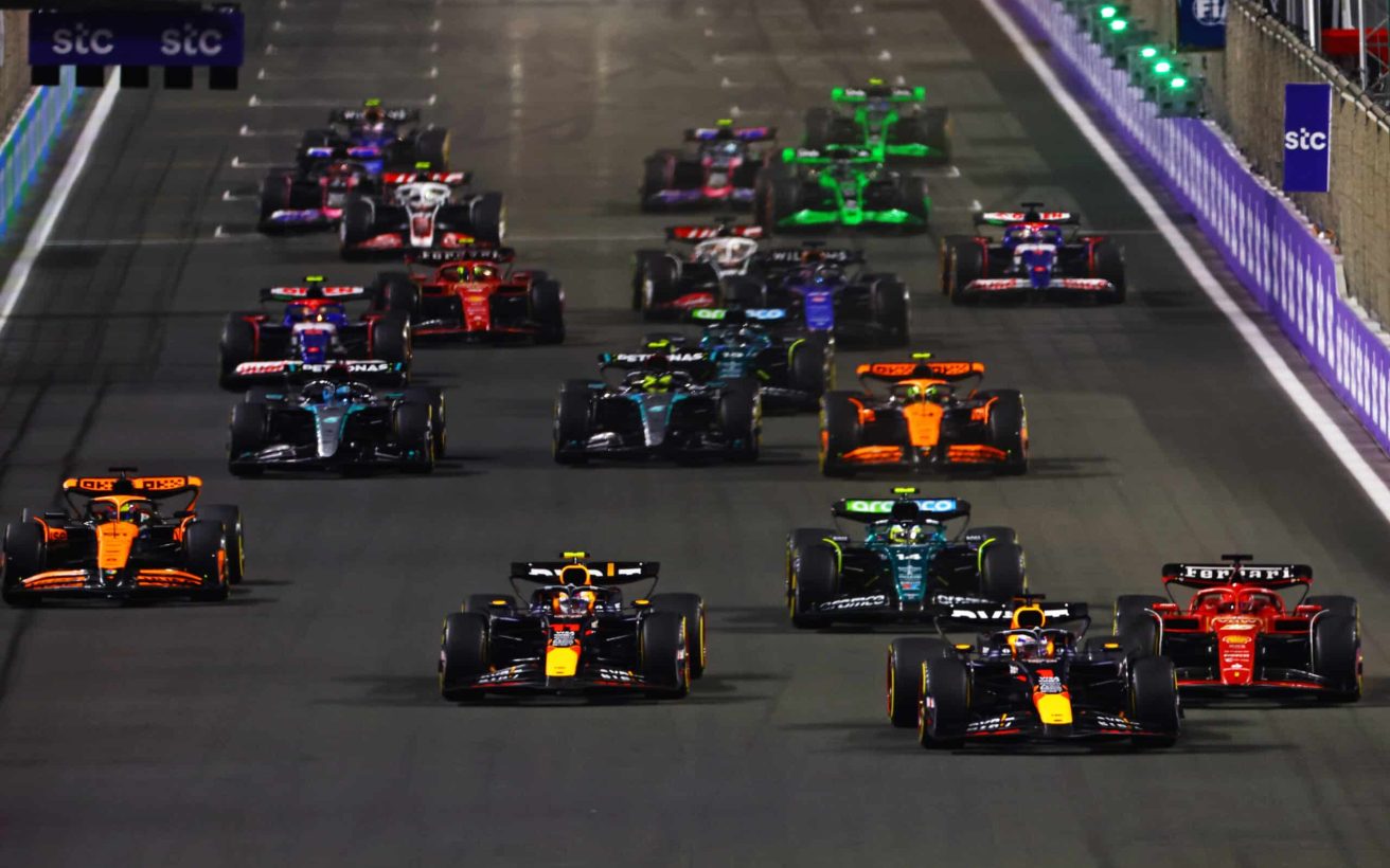 Mark Thompson/Getty Images) // Getty Images / Red Bull Content Pool
