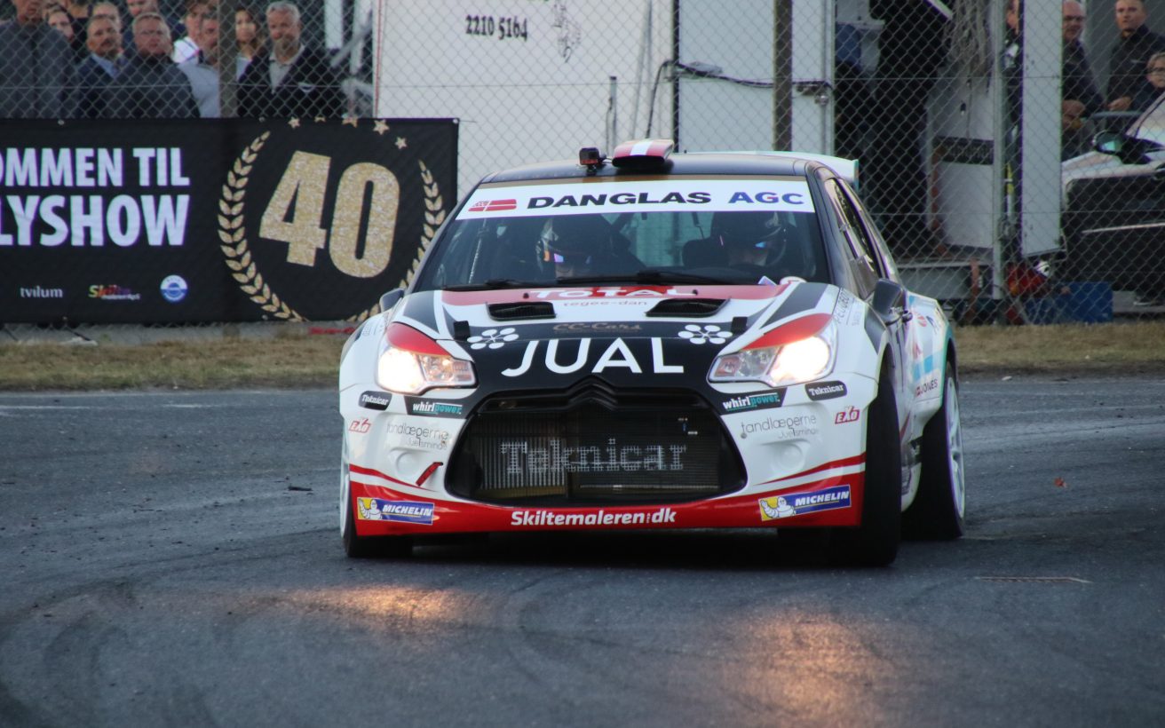 Selv-om-han-gav-bilen-gas-lykkedes-det-ikke-Ib-Kragh-at-vinde-Birch-Tvilum-Rallyshow