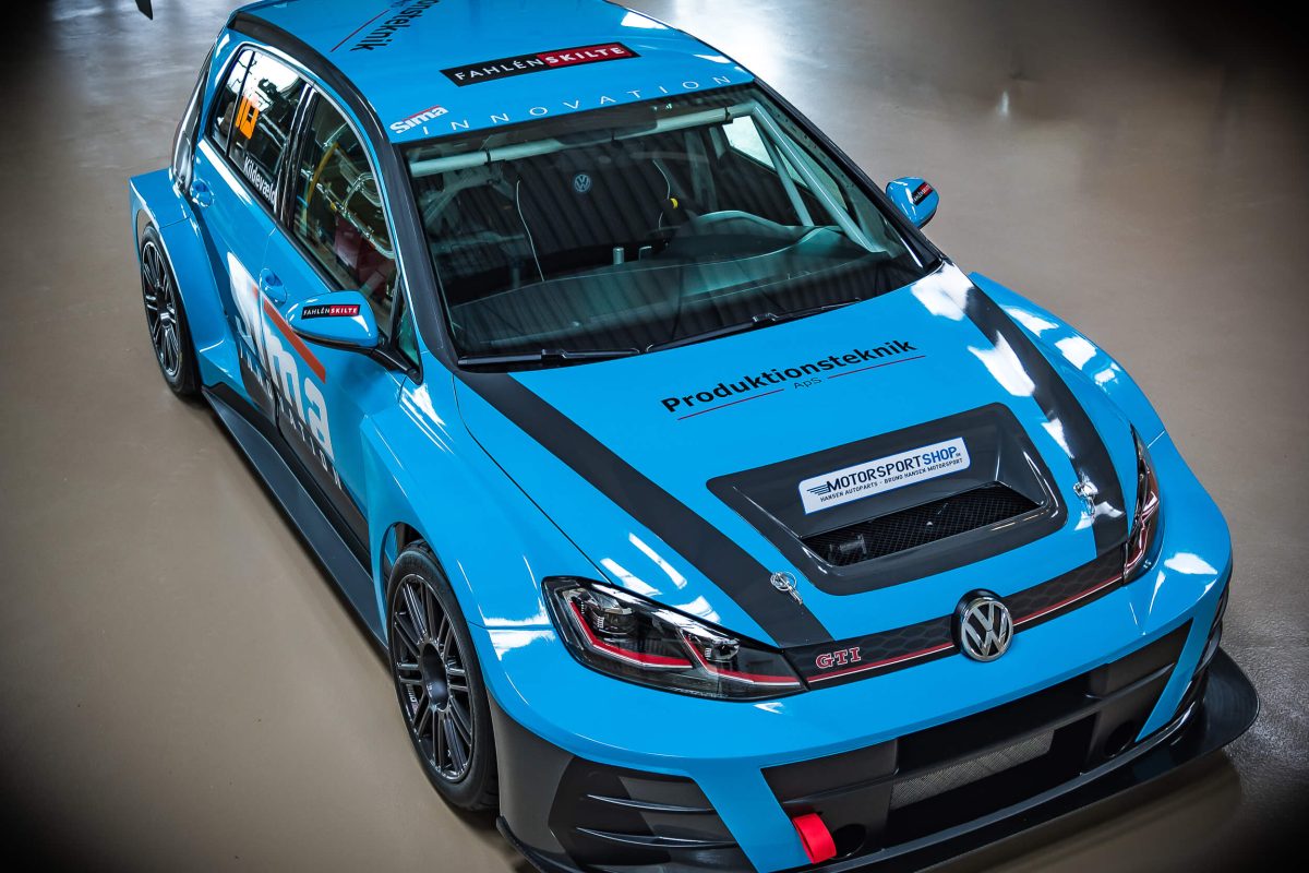 Den nyindkøbte Volkswagen Golf TCR er folieret og klar til debut. Foto: Peter Elling-Jordt